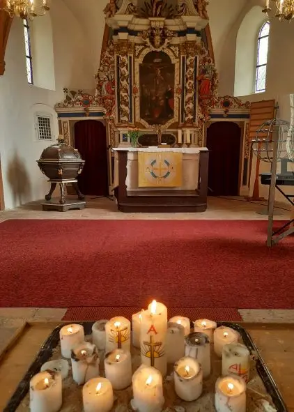 Andacht - Blick auf den Altar